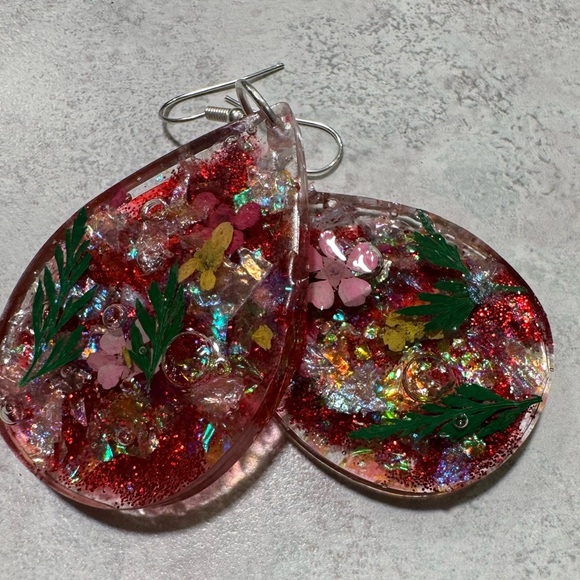 Gorgeous Floral Earrings 🔥💡 - Picture 3 of 4